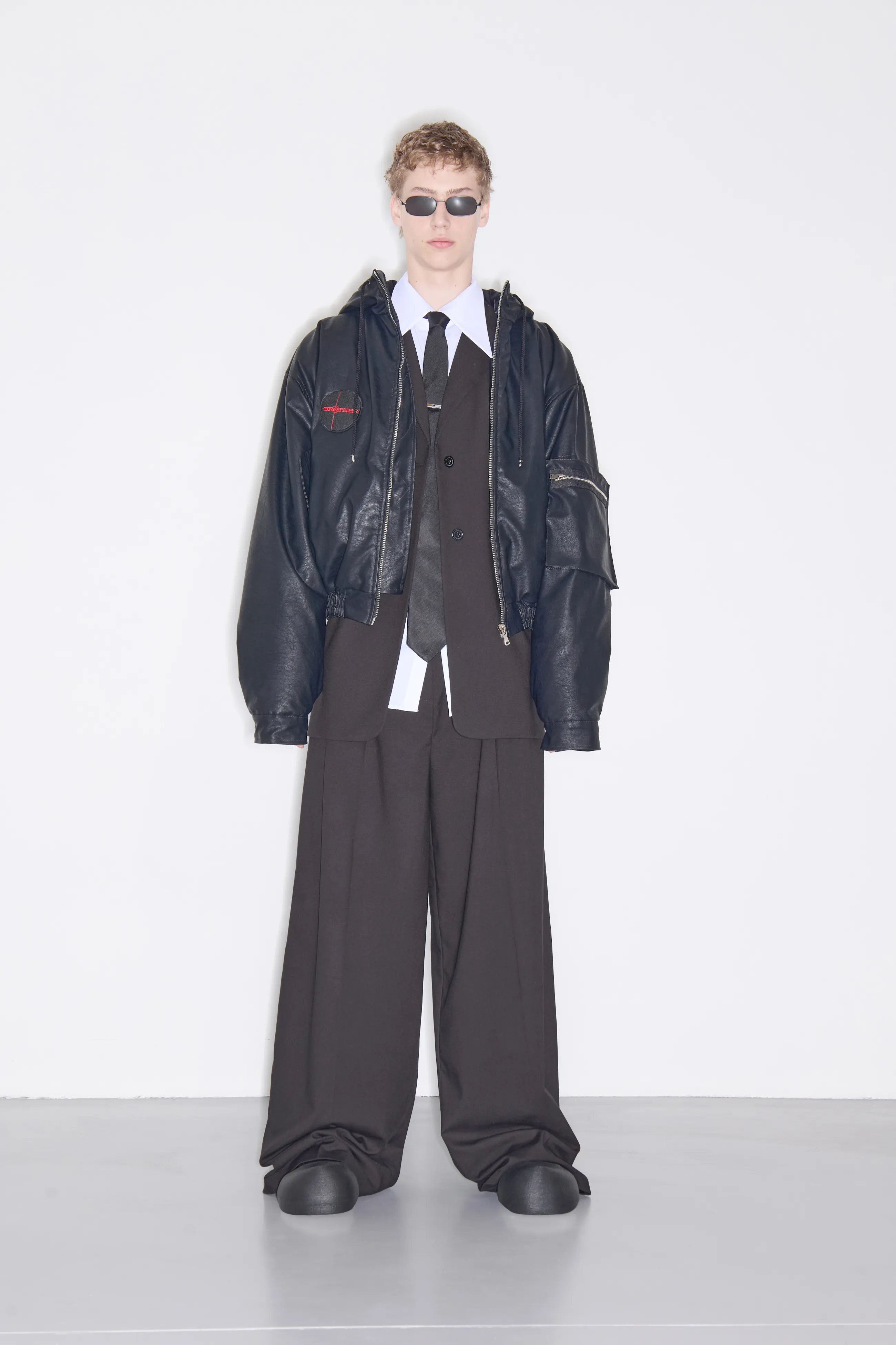 Куртка с капюшоном из  экокожи 