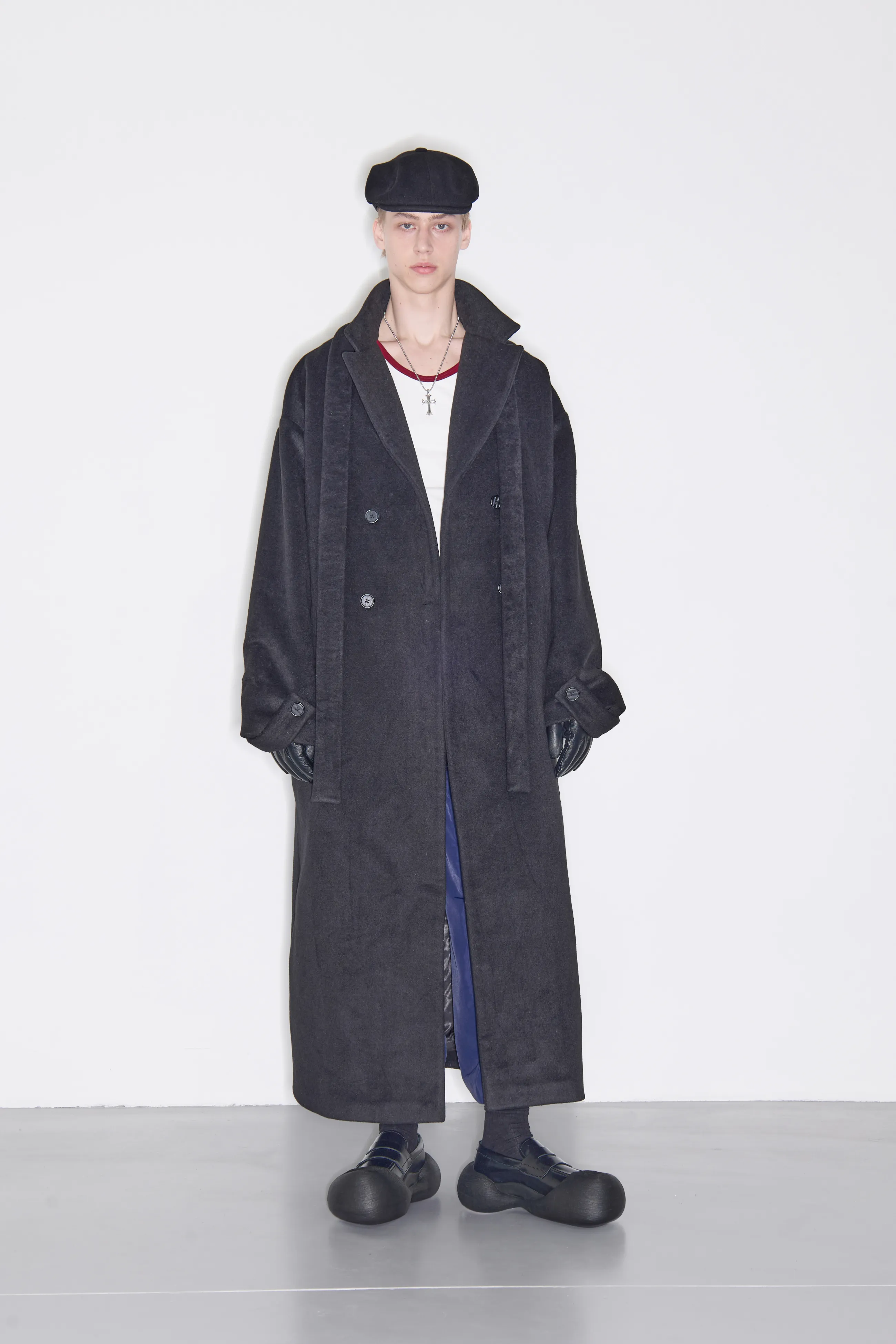 Пальто со спущенными плечами 