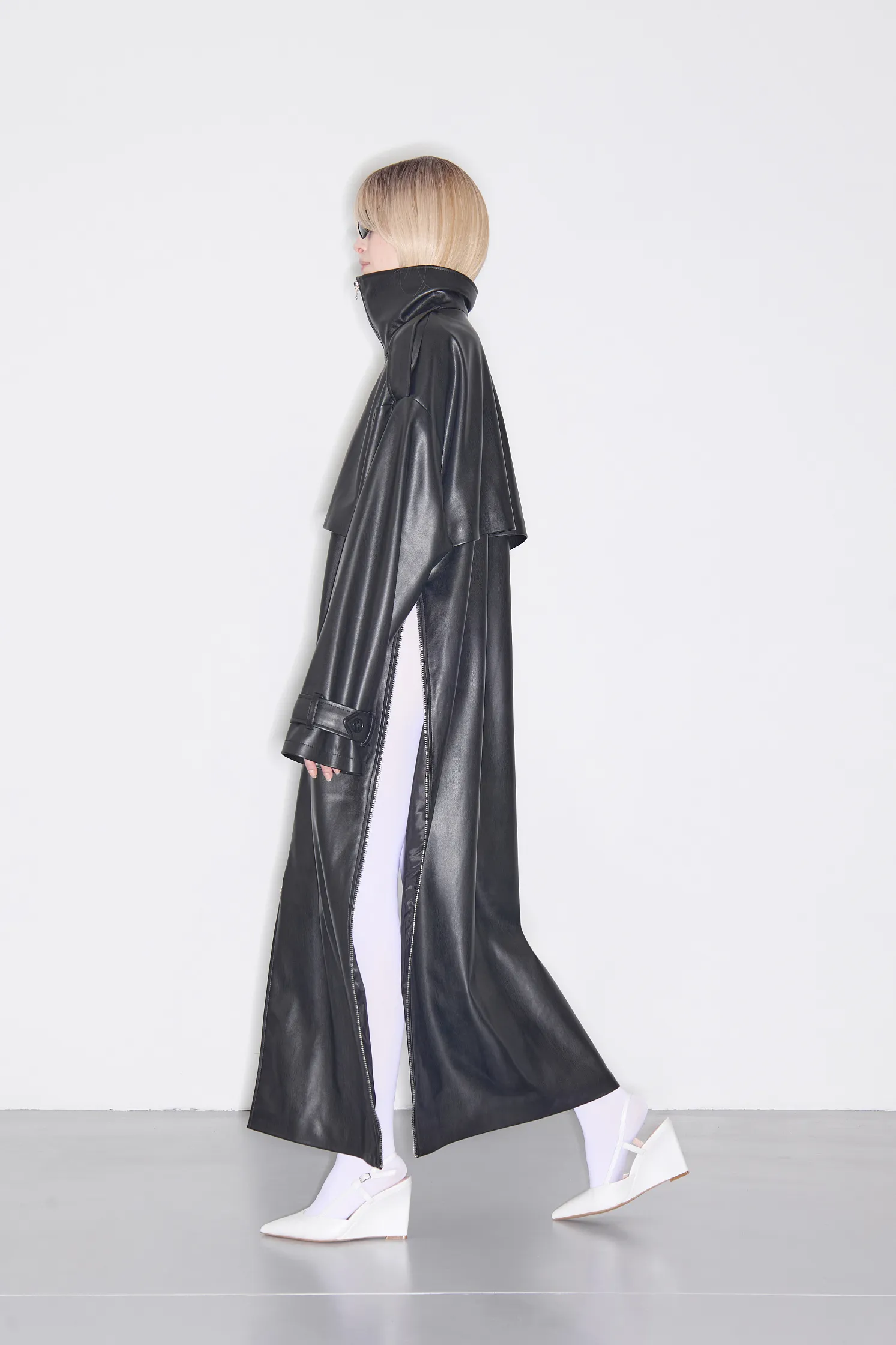 Тренч из экокожи с молниям 