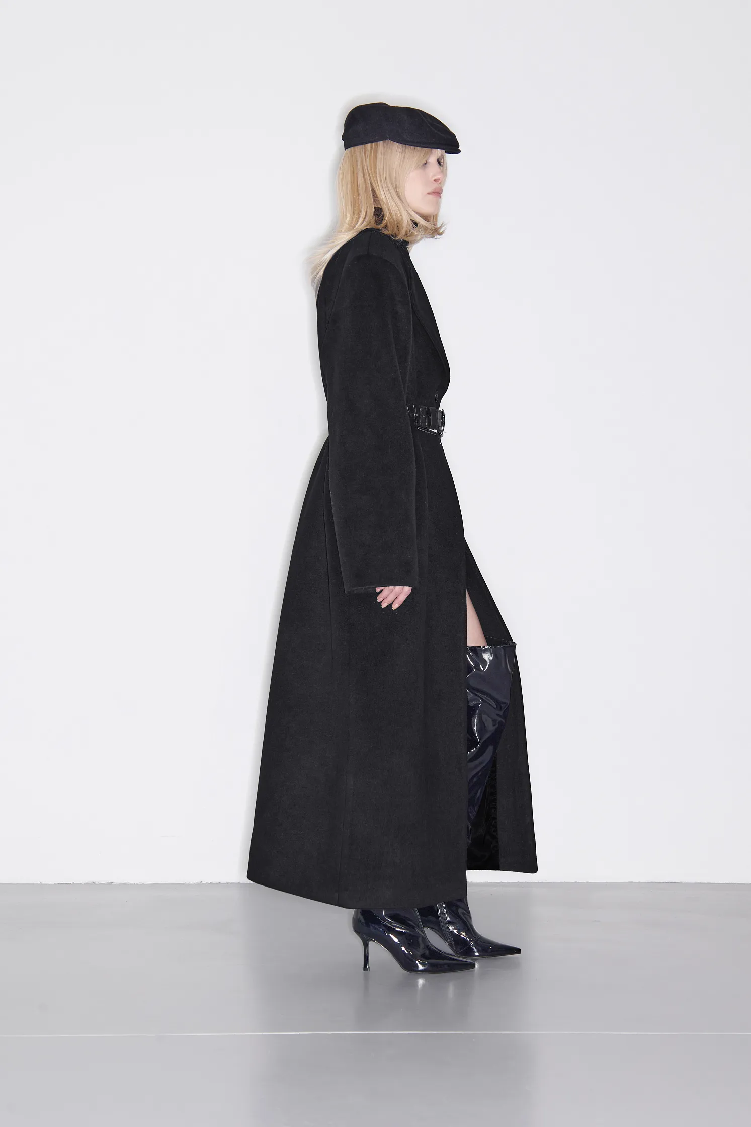 Пальто с зашипами на талии 