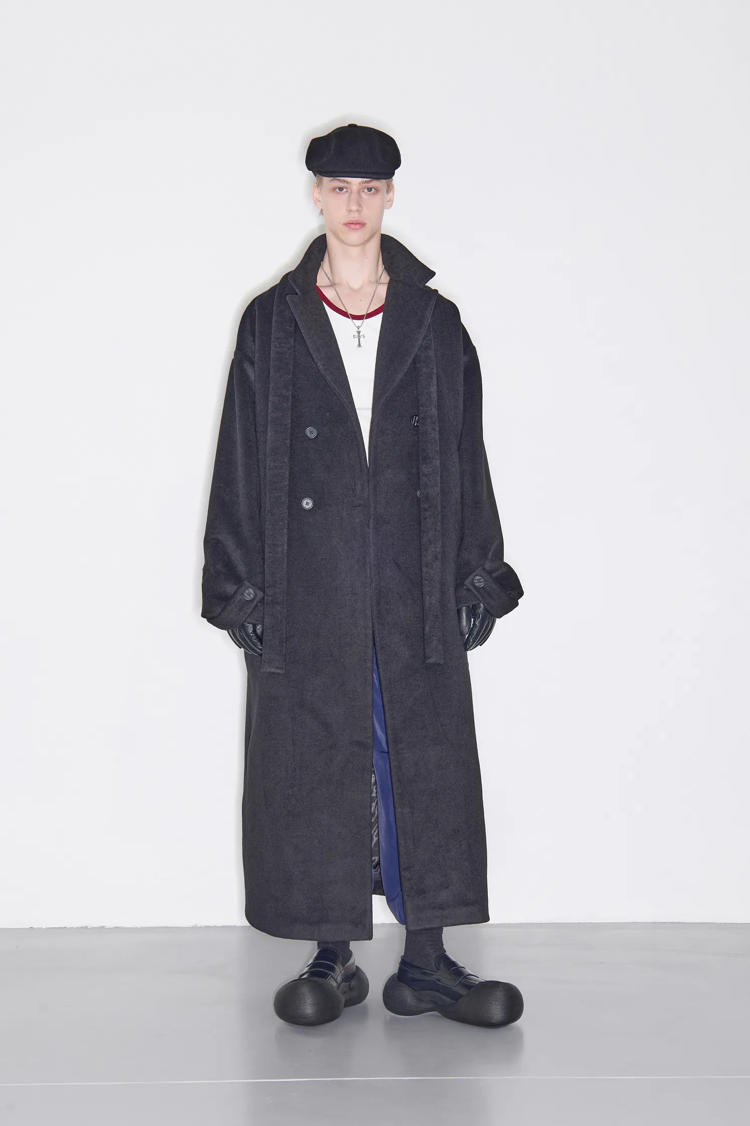 Пальто со спущенными плечами 