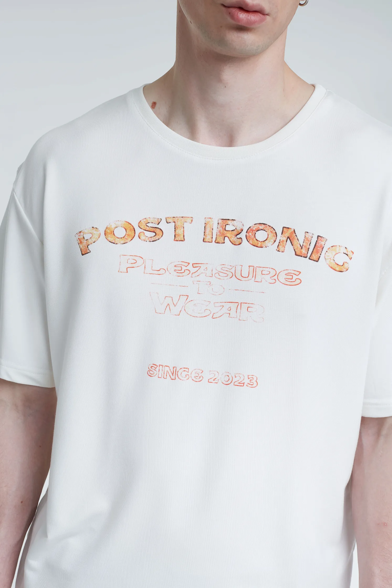 Футболка Pleasure to Wear 